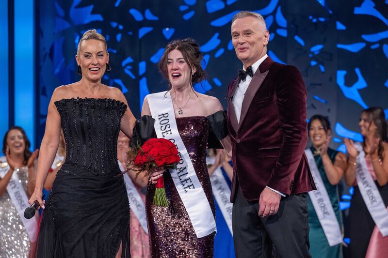 Rose of Tralee 2026 Caoilfhinn Ní Choiligh flanked by Kathryn Thomas and Dáithí Ó Sé in Tralee last night. Picture: Domnick Walsh