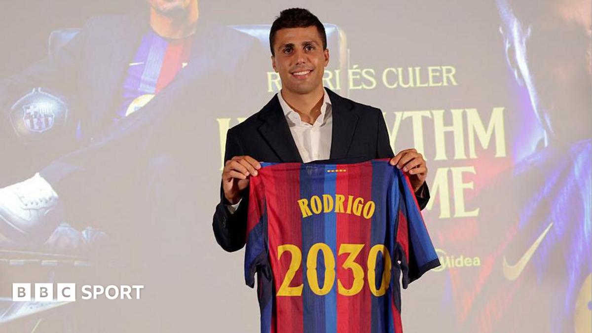 Rodri holds up a Barcelona shirt
