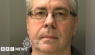 Christopher Phillips kept mum's body in dining room freezer in Porthcawl for years 'couldn't let her go' - BBC