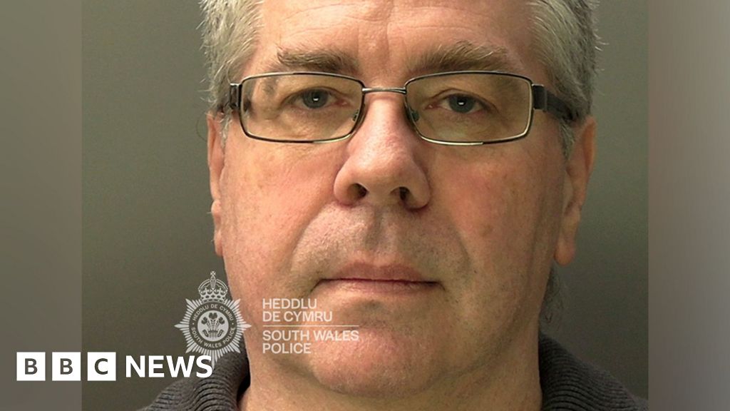 Christopher Phillips kept mum's body in dining room freezer in Porthcawl for years 'couldn't let her go' - BBC
