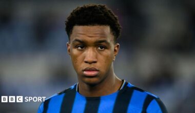 Honest Ahanor wearing an Atalanta shirt