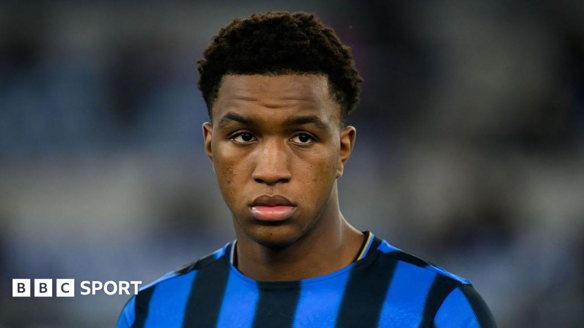 Honest Ahanor wearing an Atalanta shirt