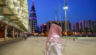 Conflict dents Saudi GDP, but oil price shrinks 2Q deficit