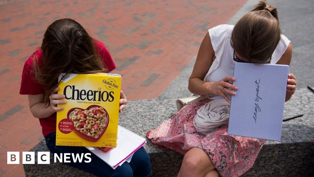 Three ways to watch the solar eclipse safely without glasses - BBC