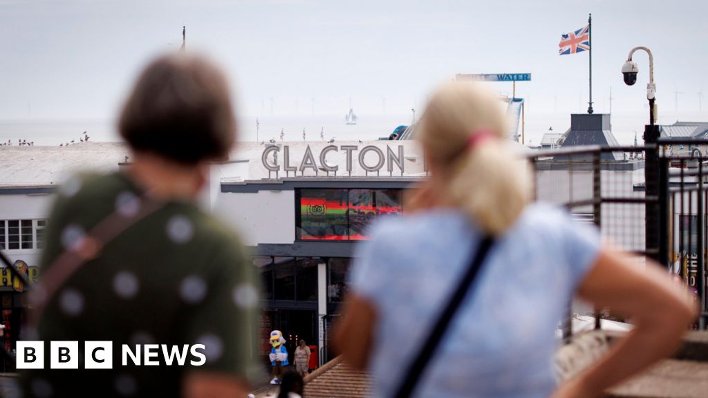 Clacton by-election polls close as Farage bids to become MP again - bbc.com
