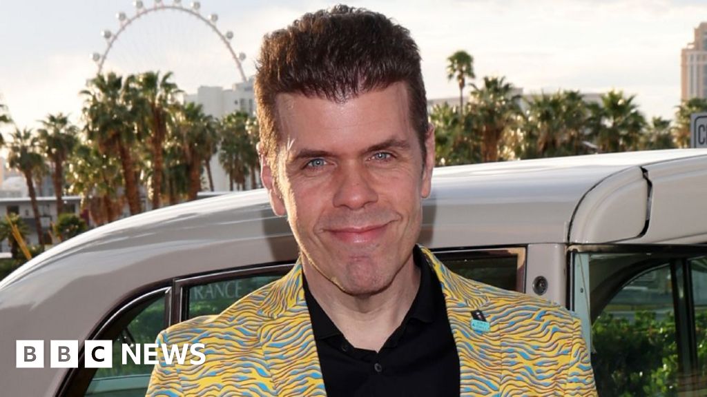Perez Hilton recovering in hospital after reports he self-harmed during livestream - BBC