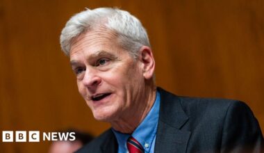 Republican Lisa Murkowski opposes Todd Blanche nomination for attorney general - BBC
