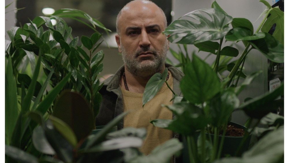 Iranian Director Ali Asgari Unveils 'A Bit of Light' First Clip