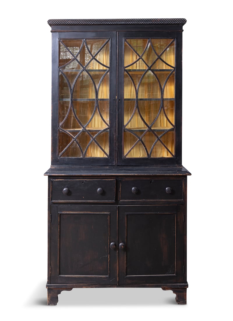 Black painted pinewood kitchen dresser (€800-€1,200), Adam's Vernacular Furniture auction
