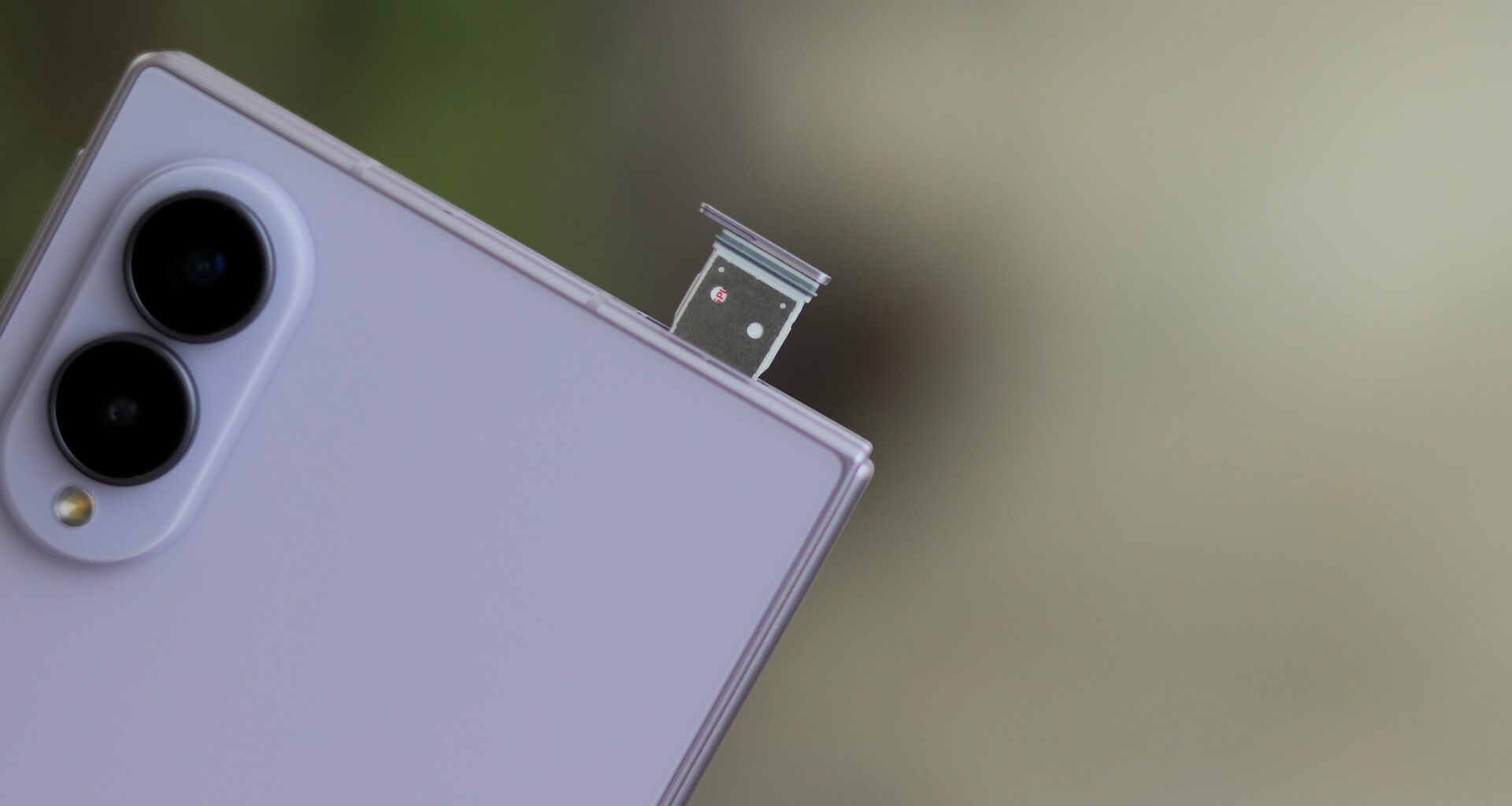 Galaxy Z8 series does not support dual physical SIM cards