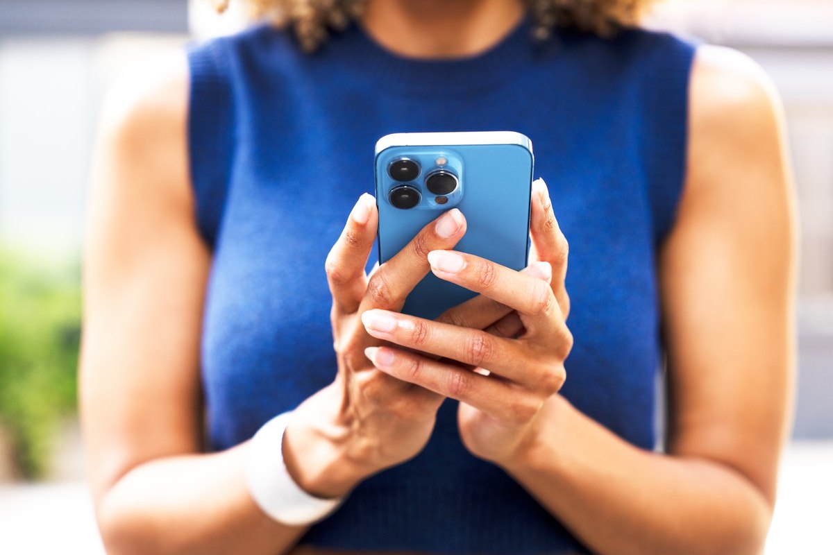 Advertising attitudes of Singapore’s iPhone users: a data analysis