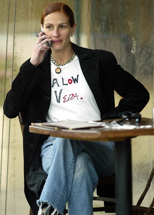 Julia Roberts stops for a coffee at The King's Road Cafe in West Hollywood