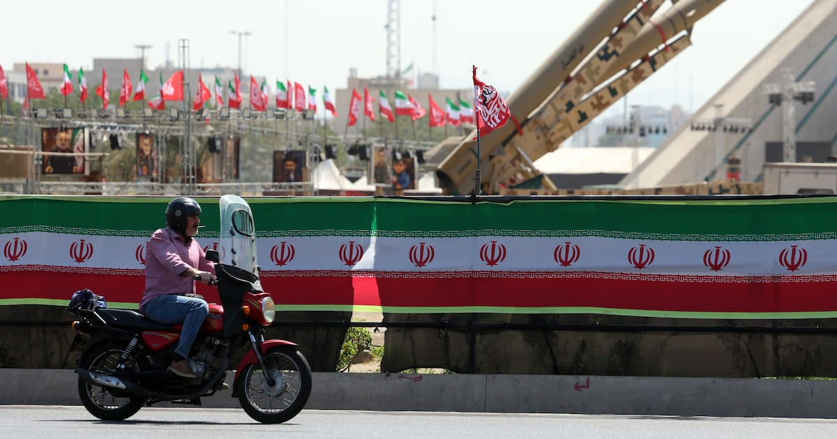 Trump calls off threatened new Iran strikes as long as deal is agreed ‘rapidly’ – The Irish Times