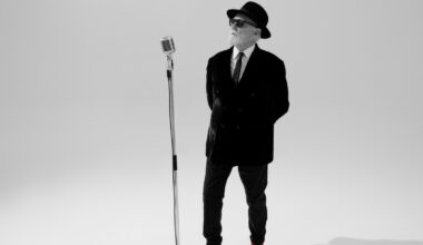 Queen's Roger Taylor Debuts Romantic Single 'I See You Now'