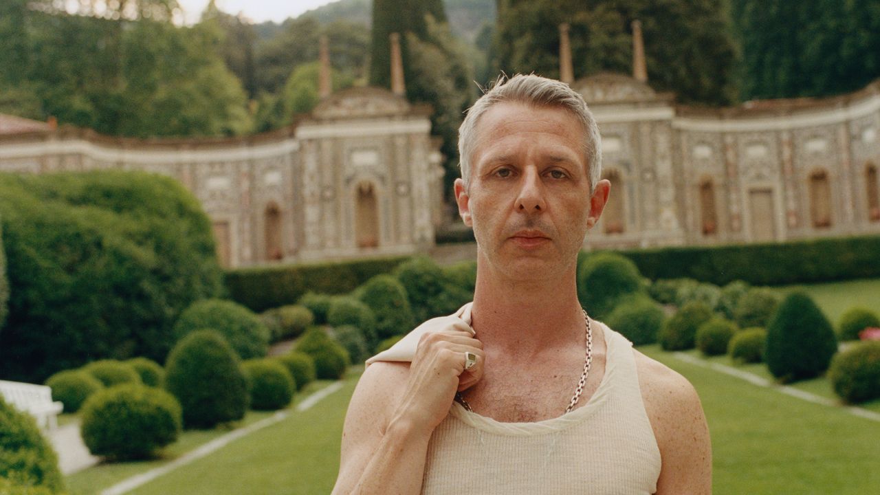 Can Jeremy Strong Make Us Root for Mark Zuckerberg?