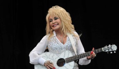 Dolly Parton’s last act was to briefly silence America’s toxic political discourse – The Irish Times