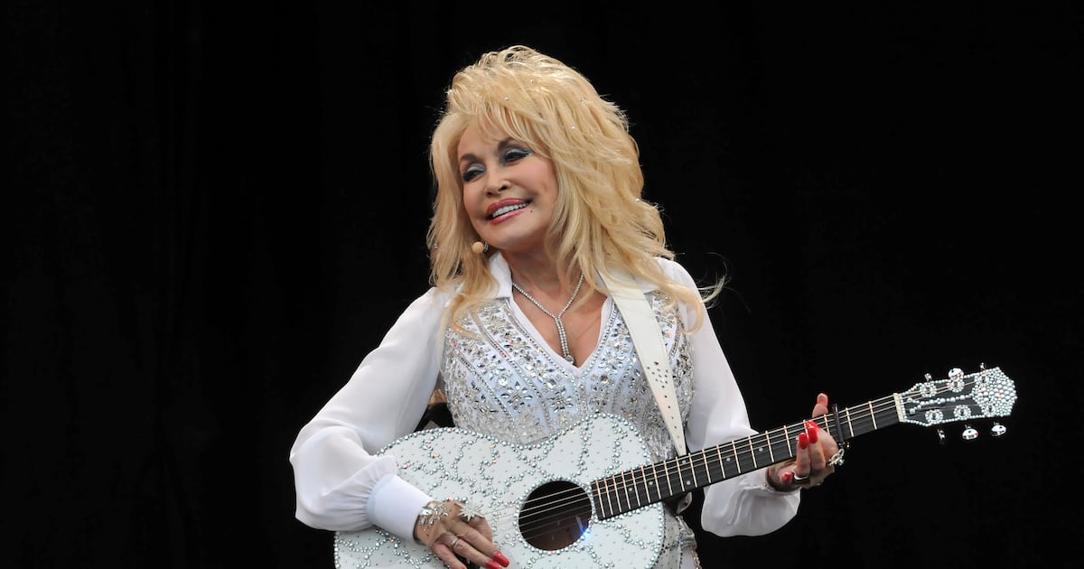 Dolly Parton’s last act was to briefly silence America’s toxic political discourse – The Irish Times