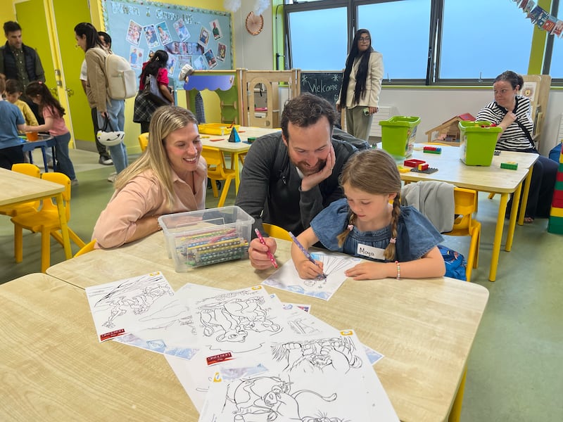 Liam Ryan and Della Kilroy with their daughter Moya (5) who started junior infants at Shellybanks on Thursday. Photo: Cian O'Connell