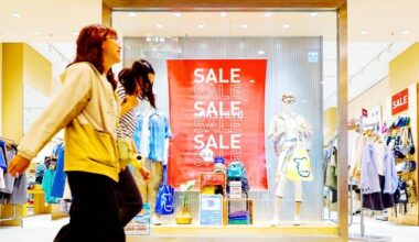 Consumer confidence dips despite GDP growth