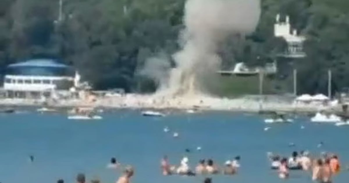 Ukraine and Russia exchange attacks after ‘seven killed on beach’ – The Irish Times