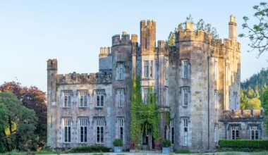 Meta boss Mark Zuckerberg buys castle in Co Waterford – The Irish Times
