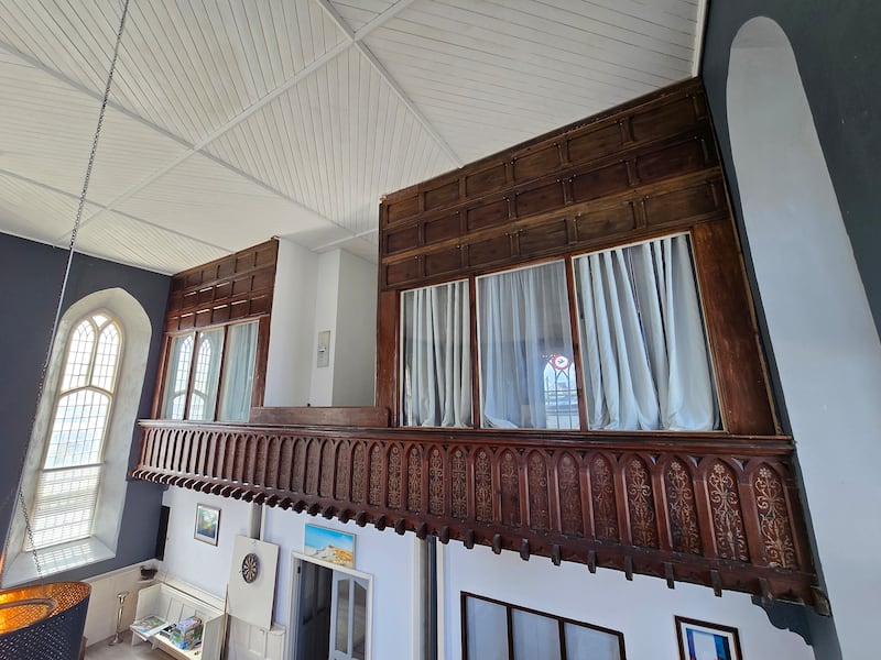 Gallery in original mahogany