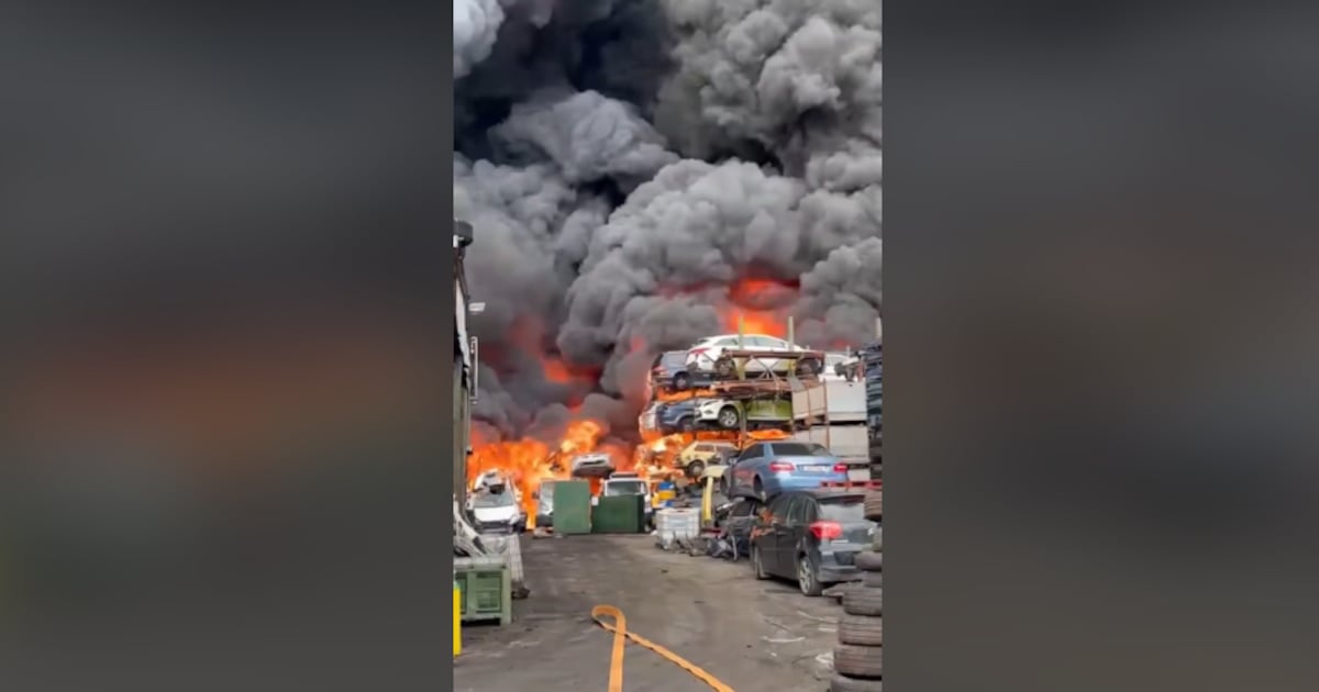 Fire service battles large blaze in Dublin as residents advised to close doors and windows – The Irish Times