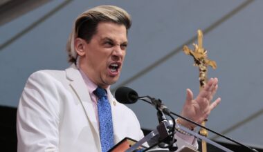 British far-right commentator Milo Yiannopoulos detained by ICE as a ‘visa overstayer’ – The Irish Times