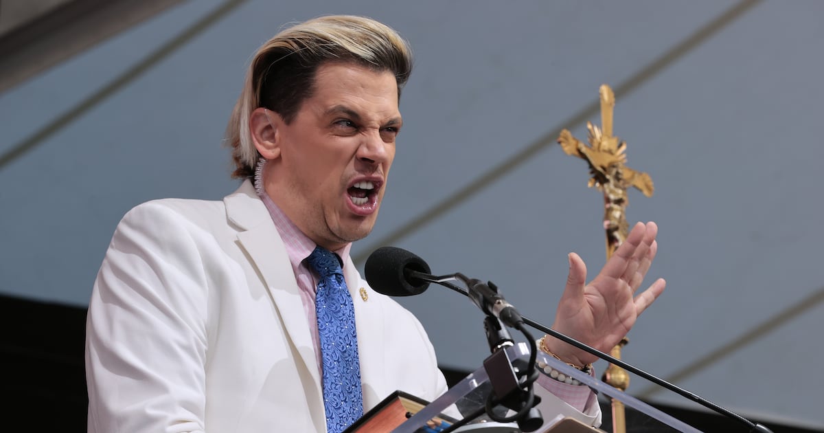 British far-right commentator Milo Yiannopoulos detained by ICE as a ‘visa overstayer’ – The Irish Times