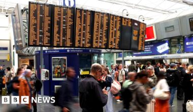How a 90-second power outage sparked chaos for rail commuters - BBC