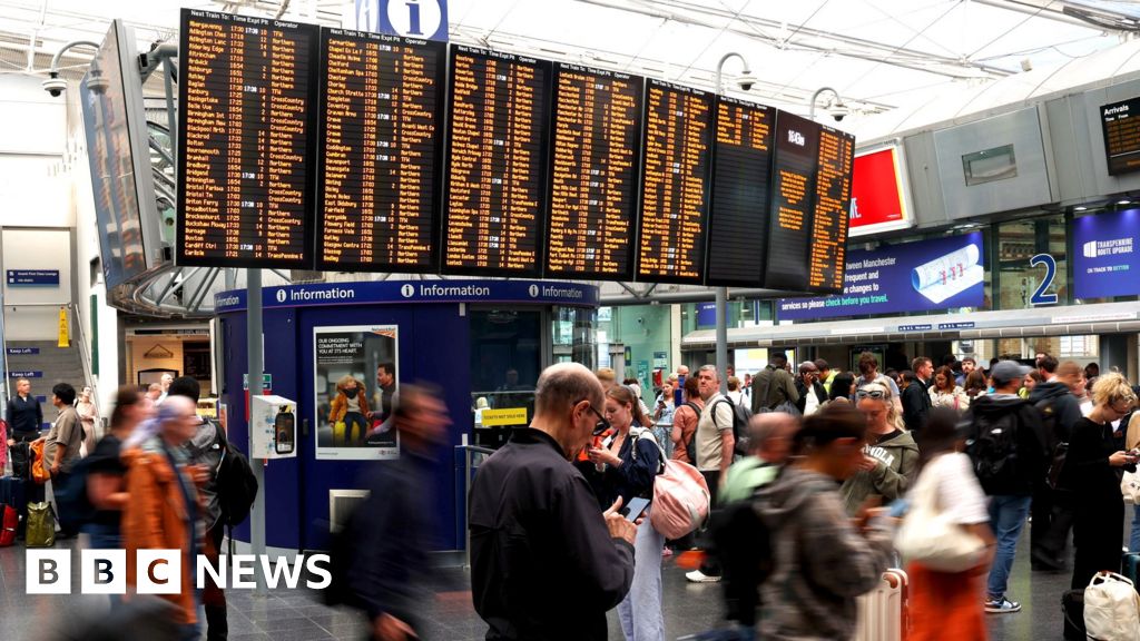 How a 90-second power outage sparked chaos for rail commuters - BBC