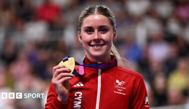 Emma Finucane with her fourth gold medal