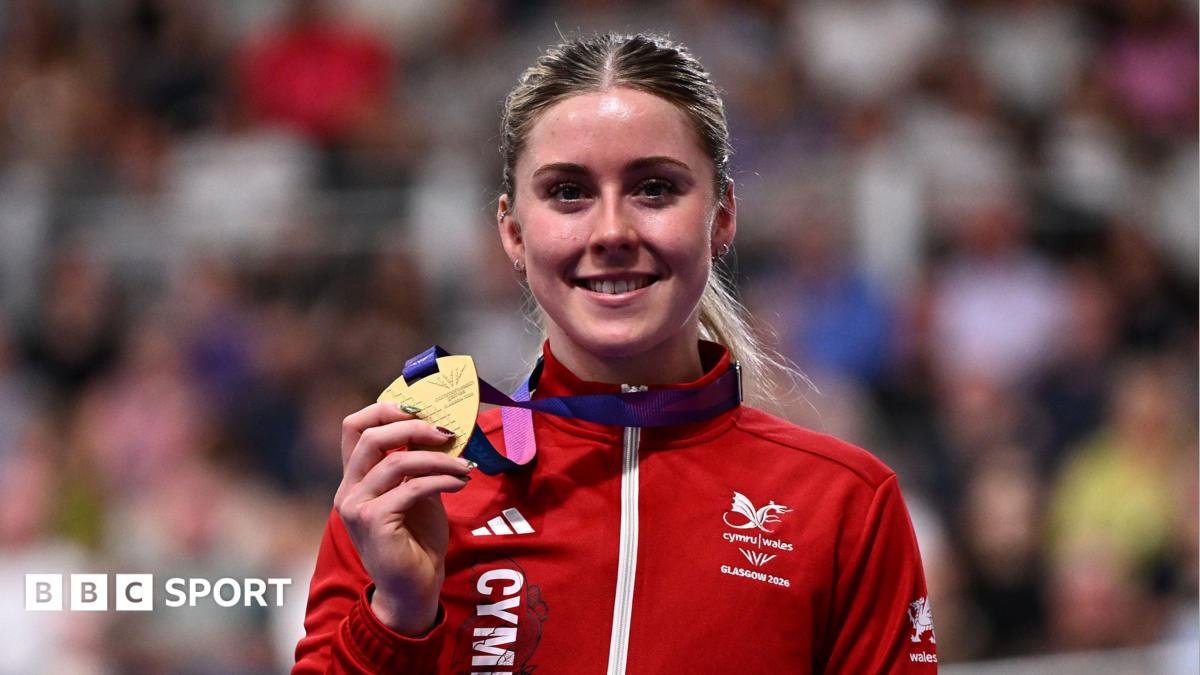Emma Finucane with her fourth gold medal