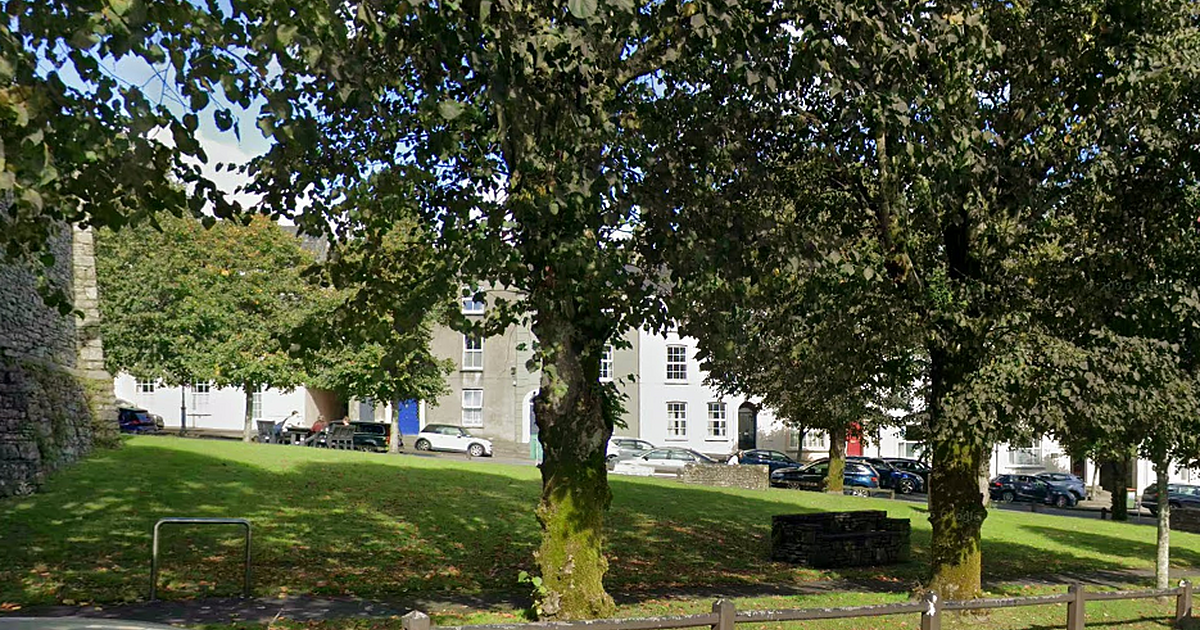 Dubmanway Debs downer due to Bandon smelly drains