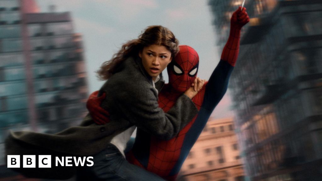 Fans praise 'mature' Tom Holland Spider-Man performance - BBC