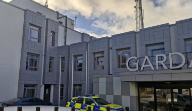 Gardaí investigating after man operating stop/go sign punched by motorist in Tralee