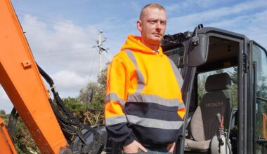 Gortahork contractor Jamie O’Brien flies Donegal flag in TG4’s Contractors