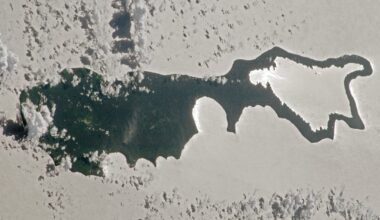 Rare sunlight trick transforms Pacific island into a giant silver 'magnifying glass' — Earth from space