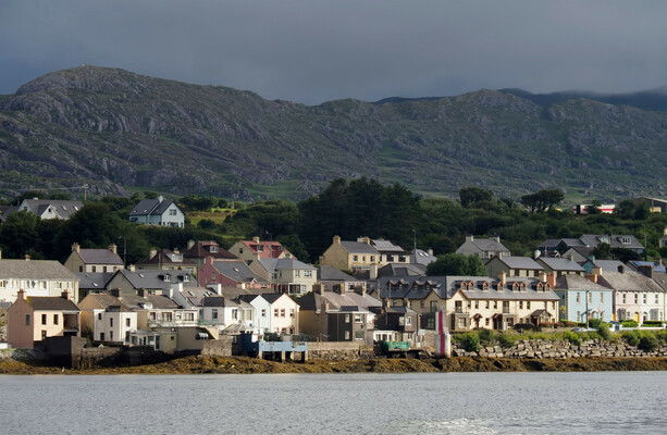 Man dies after getting into difficulty in water at Castletownbere pier