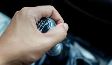 Should automatic drivers be able to convert their licence to manual without retesting?