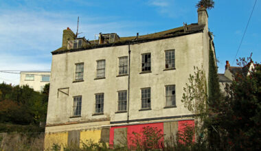 How do I get an insurer to cover the vacant property I want to refurbish?