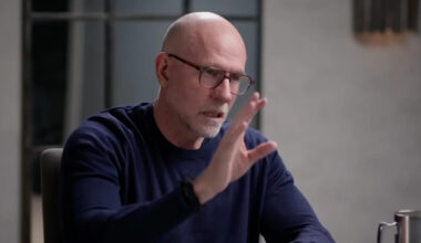 Scott Galloway warned the US stock market could crash within 24 months thanks to AI. Protect your nest egg while you can