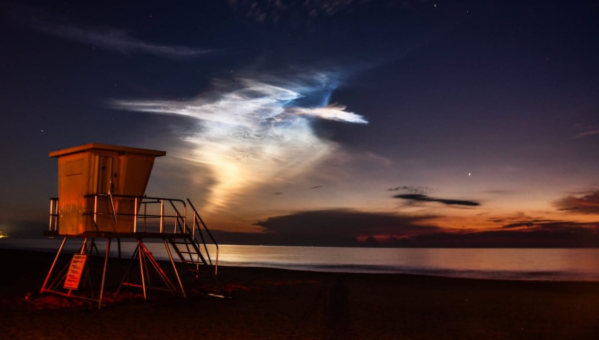 The flight of the SpaceX Falcon 9 rocket lit up the mesosphere