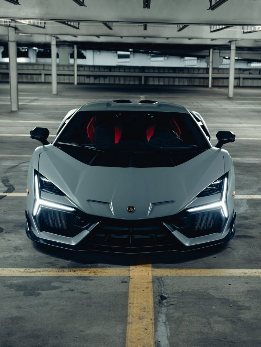 Lamborghini Revuelto