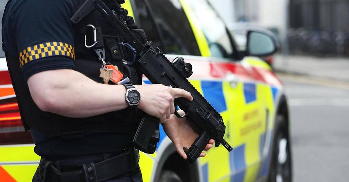 Man (50s) who threatened to cut woman’s head off found with taser