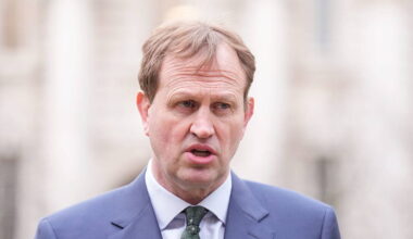 Number of hotel beds under state contract for asylum seekers falls by 10%