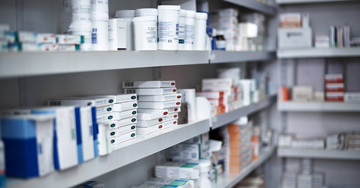Pharmacist who falsified prescriptions and supplied controlled drugs to patients banned from practising
