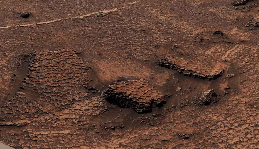 Curiosity rover finds field of honeycomb-textured "polygons"