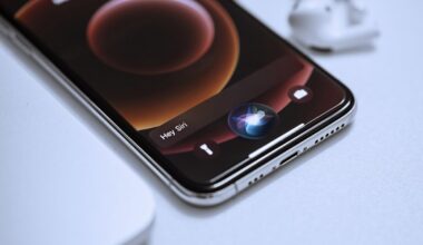 Apple in Talks to Pay Publishers for Siri AI Content