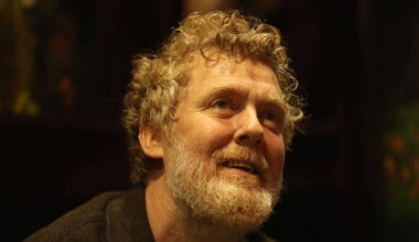 What are the memorial and funeral plans for Glen Hansard?